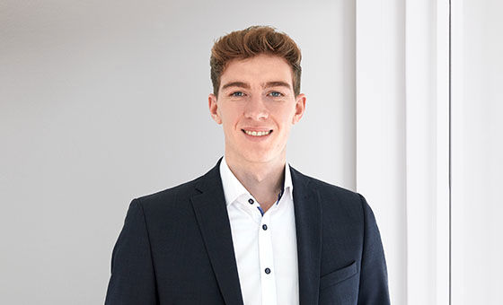 Portraitfoto von Yuri-Gino Klein, bei der St.Galler Kantonalbank
