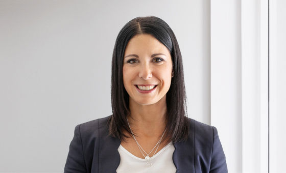 Portraitfoto von Stephanie Kraner, Senior Kundenberaterin Private Banking bei der St.Galler Kantonalbank