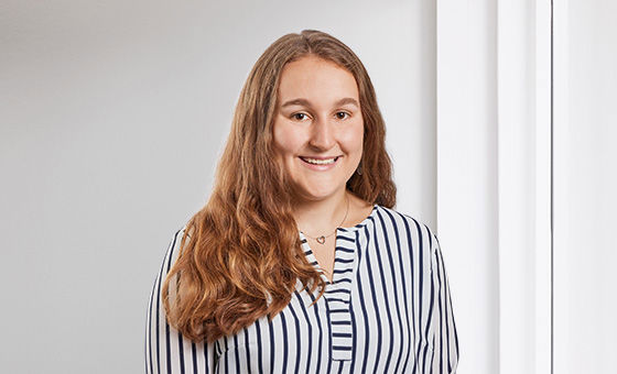 Portraitfoto von Leonie Baumgartner, Fachspezialistin Privatkunden bei der St.Galler Kantonalbank