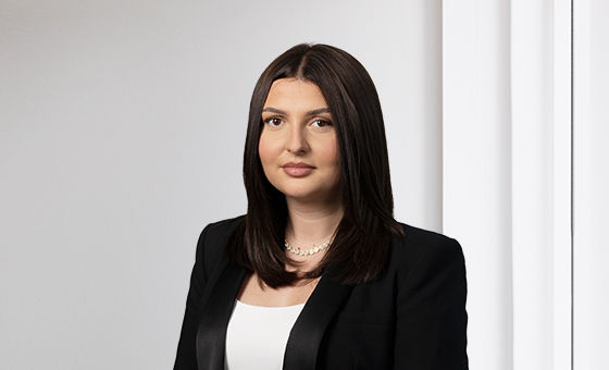Portraitfoto von Anastasija Cvetkovic, Fachspezialistin Privatkunden bei der St.Galler Kantonalbank
