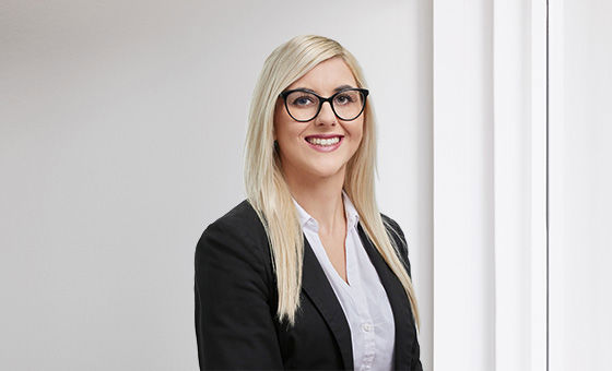 Portraitfoto von Corina Caseli, Senior Beraterin Privatkunden bei der St.Galler Kantonalbank