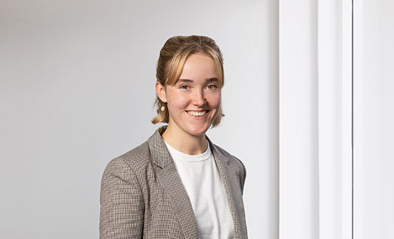 Portraitfoto von Fabienne Bachmann, Fachspezialistin Gewerbekunden bei der St.Galler Kantonalbank