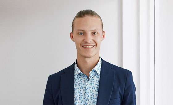 Portraitfoto von Cédric Cavelty, Berater Privatkunden bei der St.Galler Kantonalbank
