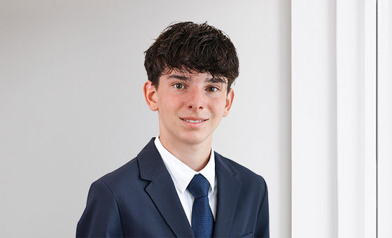 Portraitfoto von Noah Kronenberg, Lernender bei der St.Galler Kantonalbank