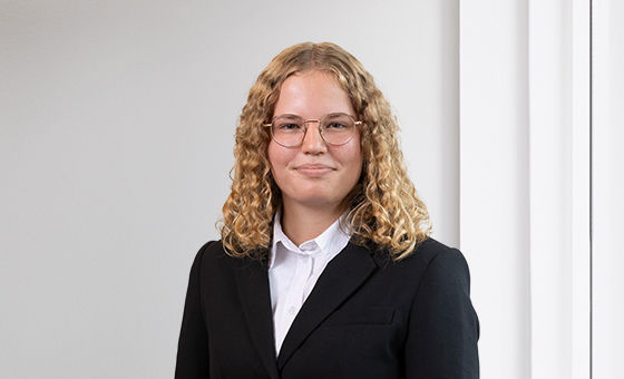 Portraitfoto von Ennia Rieser, Lernende bei der St.Galler Kantonalbank