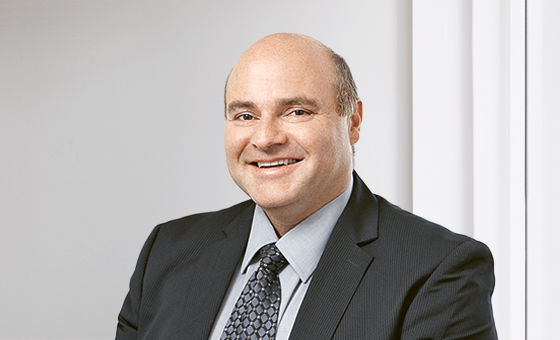 Portraitfoto von Max Zeller, Leiter Niederlassung bei der St.Galler Kantonalbank