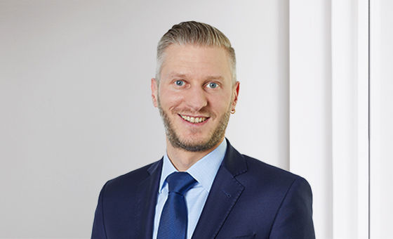 Portraitfoto von Tobias Lenherr, Senior Berater Gewerbekunden bei der St.Galler Kantonalbank