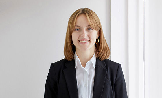 Portraitfoto von Denise Kluser, Senior Beraterin Privatkunden bei der St.Galler Kantonalbank