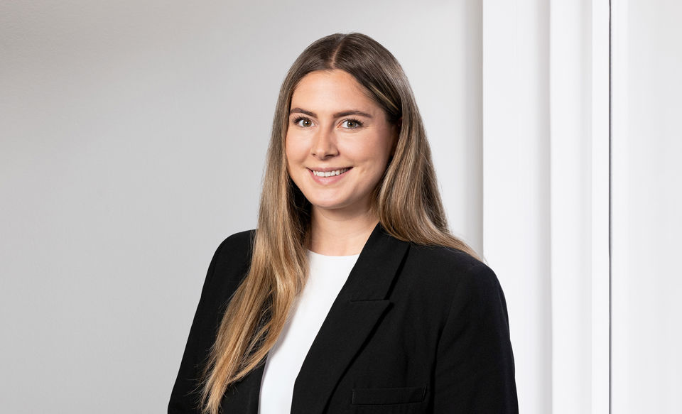 Portraitfoto von Nazmie Fejza, Senior-Assistentin eVV-Desk bei der St.Galler Kantonalbank