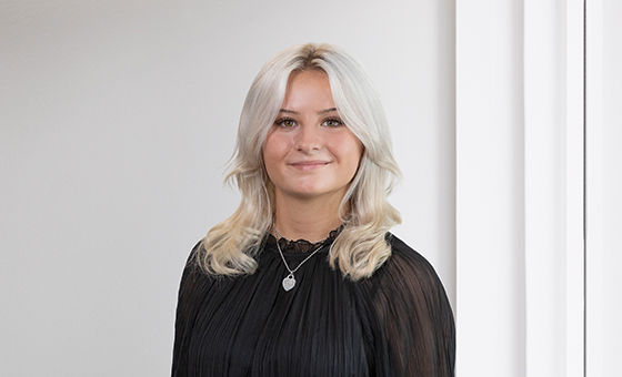 Portraitfoto von Xenia Leuenberger, Lernende bei der St.Galler Kantonalbank