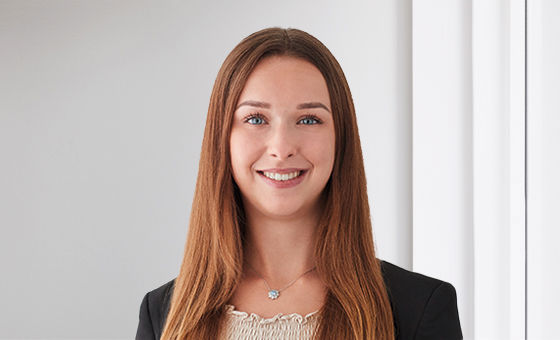 Portraitfoto von Alina Sutter, Senior Fachspezialistin Privatkunden bei der St.Galler Kantonalbank