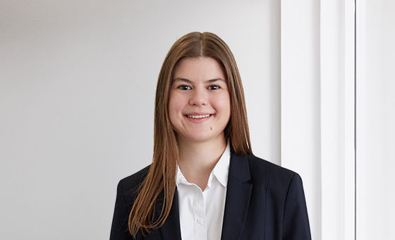 Portraitfoto von Elena Schäpper, Fachspezialistin Privatkunden bei der St.Galler Kantonalbank