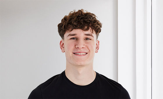 Portraitfoto von Yanik Hutter, Fachspezialist Gewerbekunden bei der St.Galler Kantonalbank