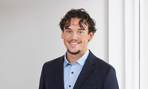 Portraitfoto von Yannic Walser, Lernender bei der St.Galler Kantonalbank