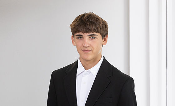 Portraitfoto von Janni Eugster, Lernender bei der St.Galler Kantonalbank