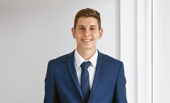 Portraitfoto von Janis Grob, Fachspezialist Privatkunden bei der St.Galler Kantonalbank