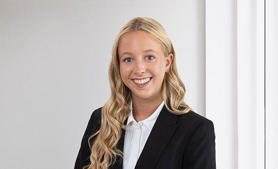 Portraitfoto von Shenay Nayah Huber, Lernende bei der St.Galler Kantonalbank