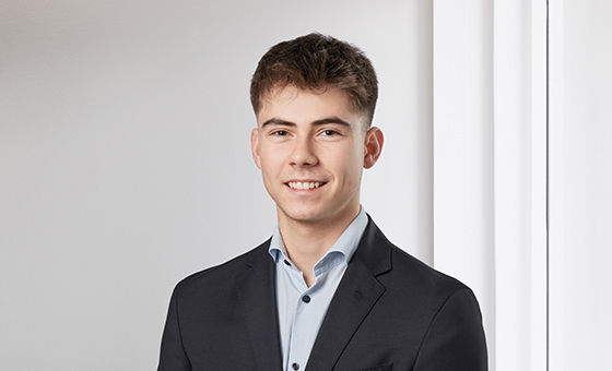 Portraitfoto von Luca Lenherr, Assistent Private Banking bei der St.Galler Kantonalbank