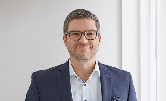 Portraitfoto von Philipp Gmünder, Leiter Personal Ausbildung bei der St.Galler Kantonalbank