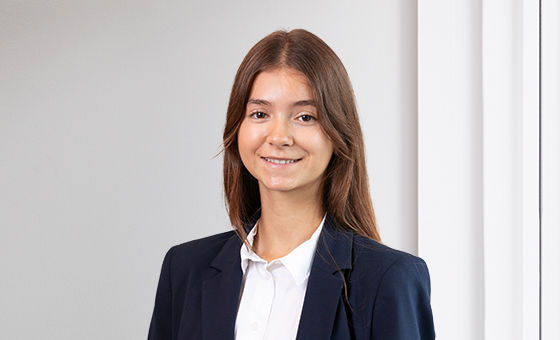 Portraitfoto von Alina Gonzalez Garcia, Lernende bei der St.Galler Kantonalbank