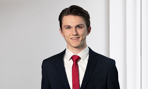 Portraitfoto von Kimon Pokora, Assistent Private Banking bei der St.Galler Kantonalbank
