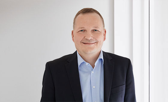 Portraitfoto von Raphael Wenk, bei der St.Galler Kantonalbank