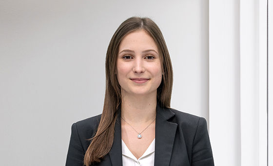 Portraitfoto von Alena Jung, Assistentin Generalsekretariat/Unternehmensentwicklung bei der St.Galler Kantonalbank