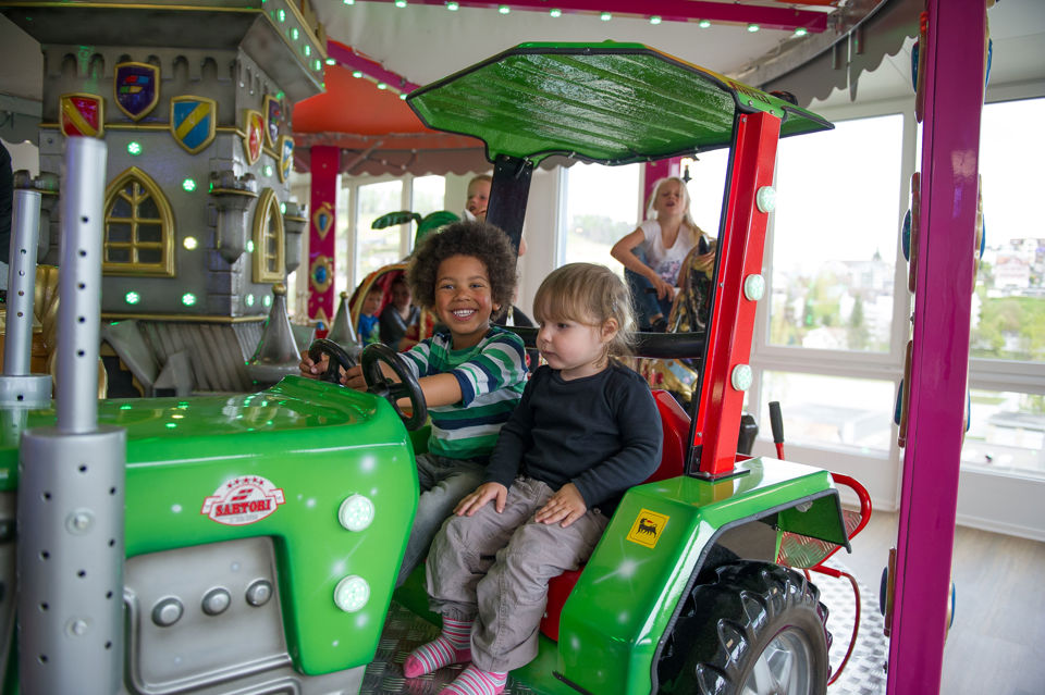 Kinder spielen im Appenzellerpark