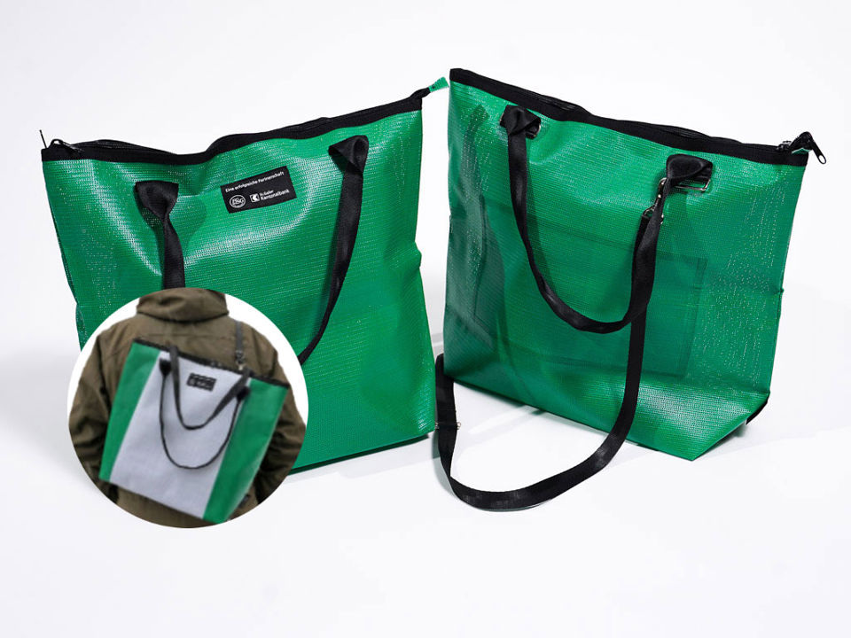 Rucksack aus dem SGKB-Fassadenposter für den FCSG