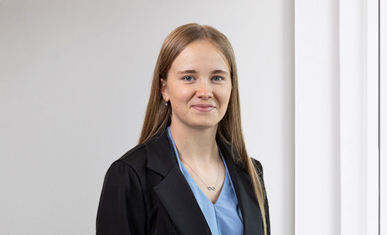 Portraitfoto von Delia Küttel, Lernende bei der St.Galler Kantonalbank