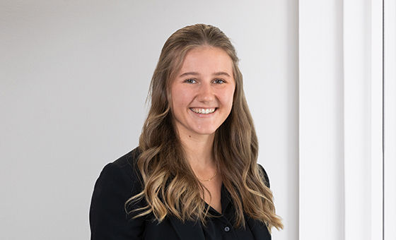 Portraitfoto von Samira Moser, BEM-Praktikantin bei der St.Galler Kantonalbank