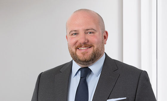 Portraitfoto von Curdin Schett, Senior Kundenberater Private Banking bei der St.Galler Kantonalbank