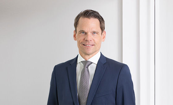Portraitfoto von Nils Geyer, Leiter Private Banking Markt Deutschschweiz bei der St.Galler Kantonalbank