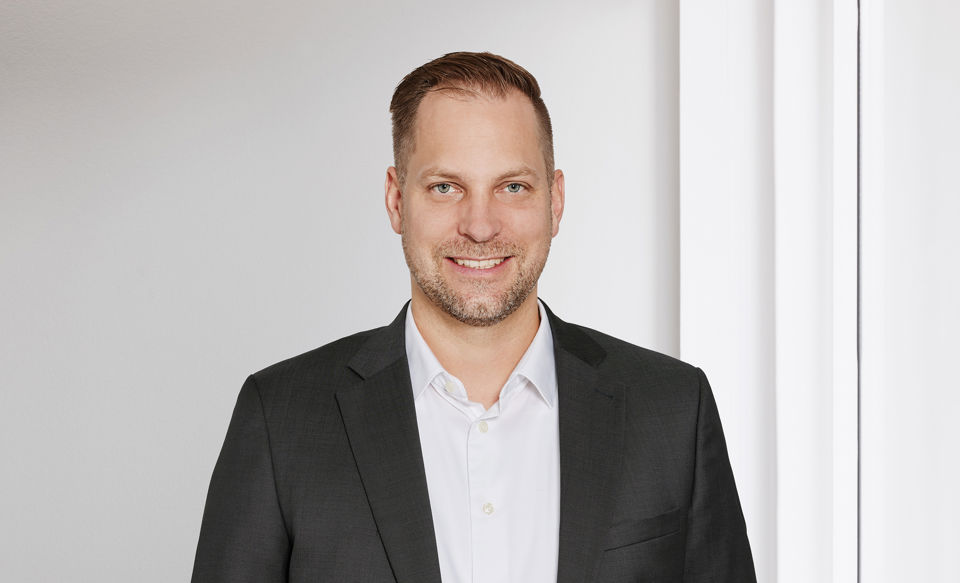 Portraitfoto von Dominic Willi, Leiter Niederlassung bei der St.Galler Kantonalbank