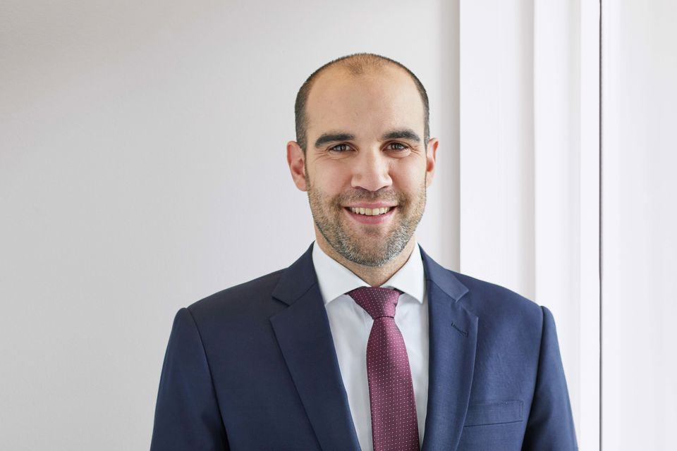 Portraitfoto von Colin Engler, Leiter eVV Desk Zürich bei der St.Galler Kantonalbank