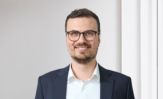 Portraitfoto von Roman Elbel, Senior Strategieanalyst bei der St.Galler Kantonalbank