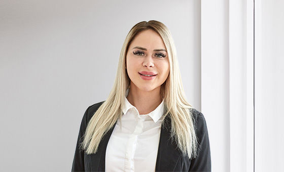 Portraitfoto von Sabrina Keusen, Fachspezialistin Privatkunden bei der St.Galler Kantonalbank