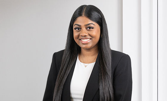 Portraitfoto von Tharshana Thevaseelan, Beraterin Bedienung bei der St.Galler Kantonalbank