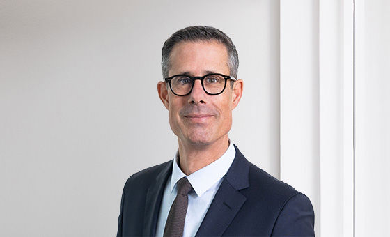 Portraitfoto von Jon Lengweiler, Leiter Finanzplanung bei der St.Galler Kantonalbank