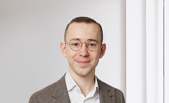 Portraitfoto von Lars Stucki, Fachspezialist Gewerbekunden bei der St.Galler Kantonalbank