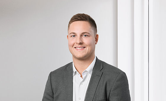 Portraitfoto von Nils Lippuner, Berater Gewerbekunden bei der St.Galler Kantonalbank