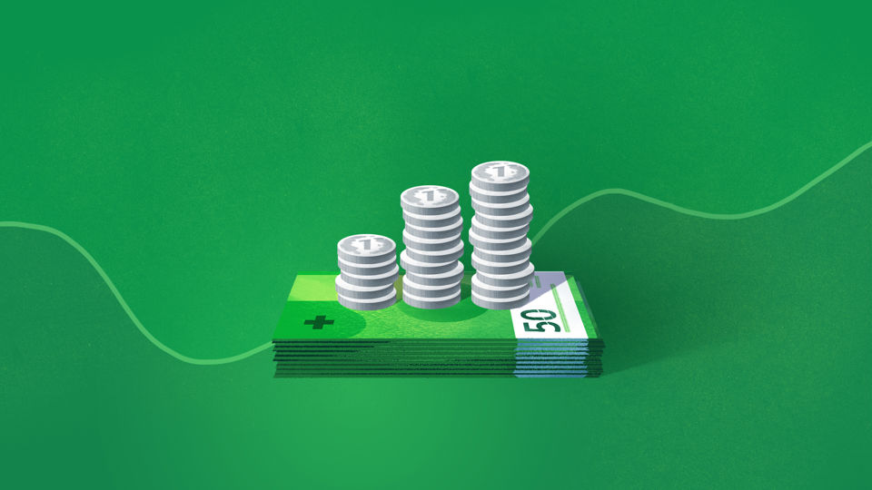 Illustration für die Anlagestrategie Ausgewogen Eco - Münzstapel auf einem Stapel Geldscheine