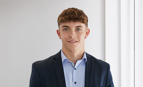 Portraitfoto von Jonas Helg, Fachspezialist Firmenkunden bei der St.Galler Kantonalbank