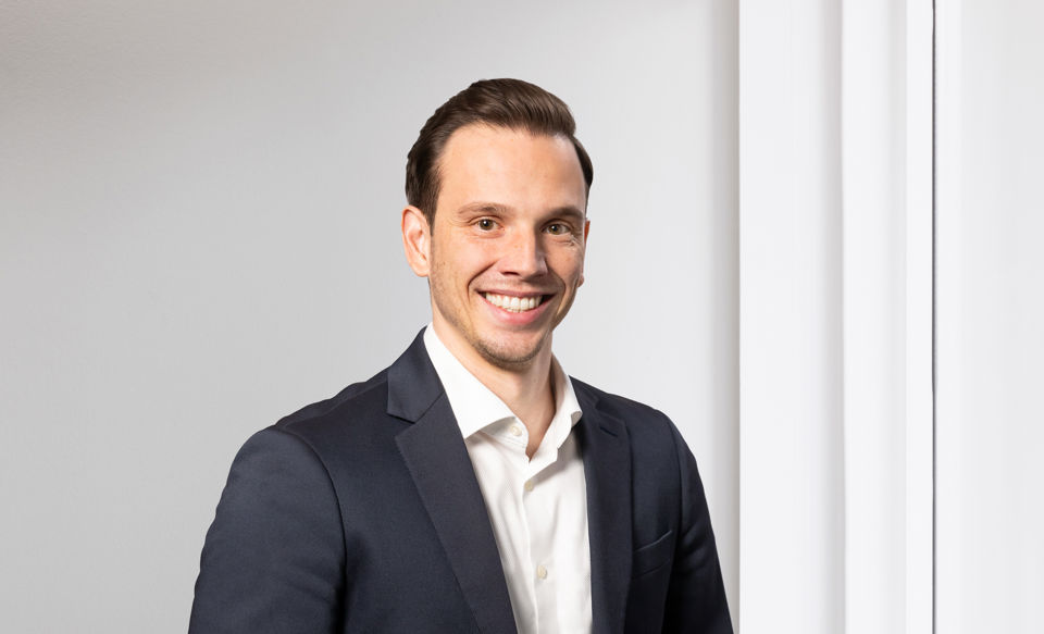 Portraitfoto von Dominik Rothauge, Berater Unternehmensnachfolge bei der St.Galler Kantonalbank