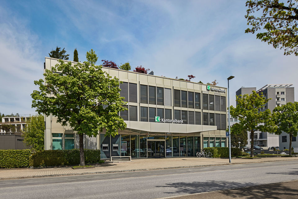 Ansicht vom Gebäude der Niederlassung der St.Galler Kantonalbank in Uznach
