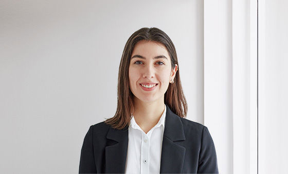 Portraitfoto von Burcu Simsek, Kundenberaterin Private Banking bei der St.Galler Kantonalbank