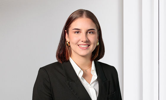 Portraitfoto von Anastasia Nikolic, Fachspezialistin Privatkunden bei der St.Galler Kantonalbank