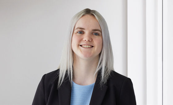 Portraitfoto von Sarah Gugelmann, Fachspezialistin Privatkunden bei der St.Galler Kantonalbank