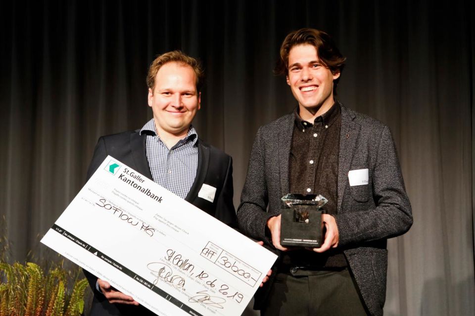 Die Gründer der SoFlow AG, Gewinner des Startfeld Diamant 2019, bei der Preisübergabe 
