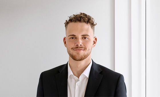 Portraitfoto von Natanael Brunner, bei der St.Galler Kantonalbank